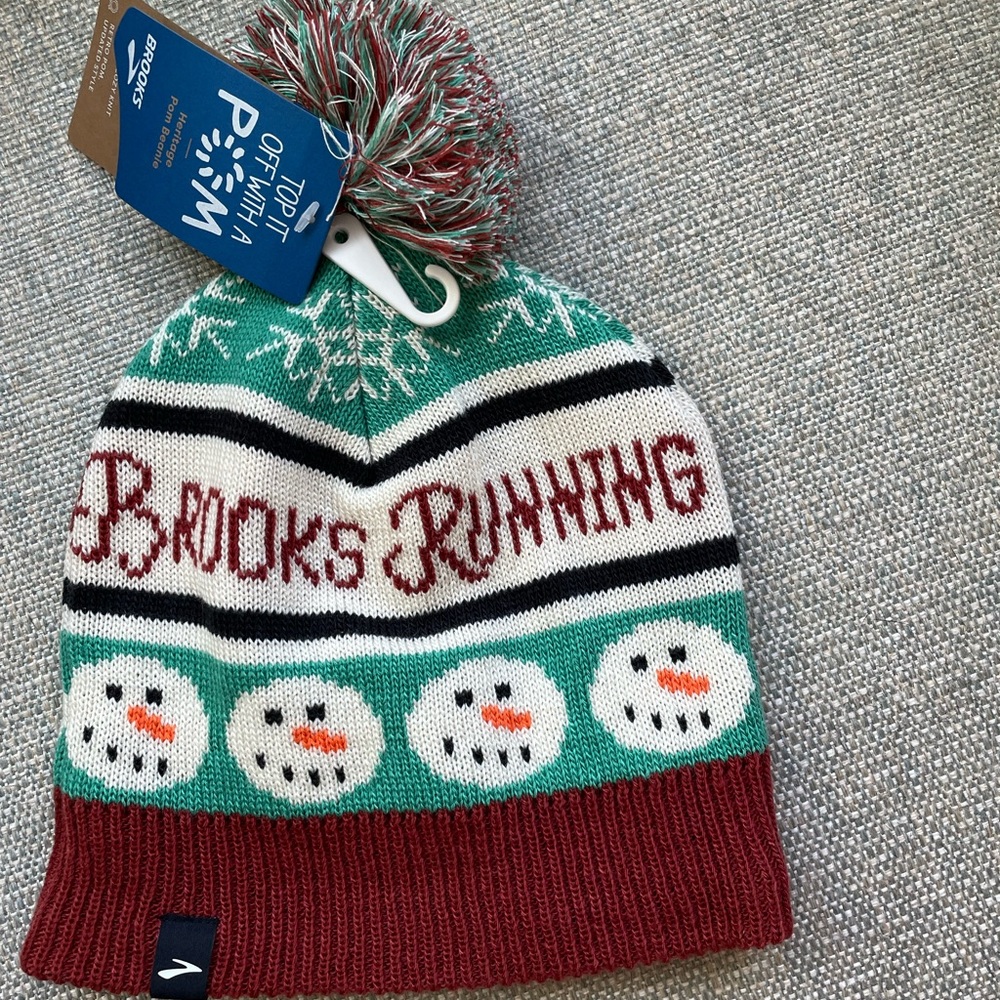 Snowman Brooks Running Pom beanie